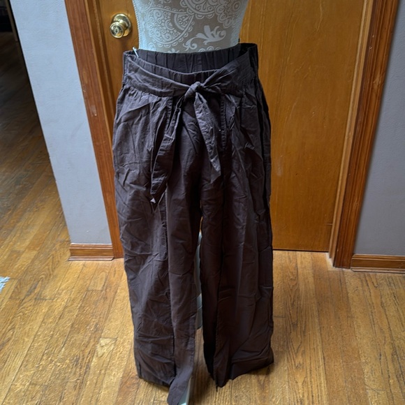 Anthropologie Pants - NWOT Anthropologie Lilka faux wrap cotton split leg pants. Size medium